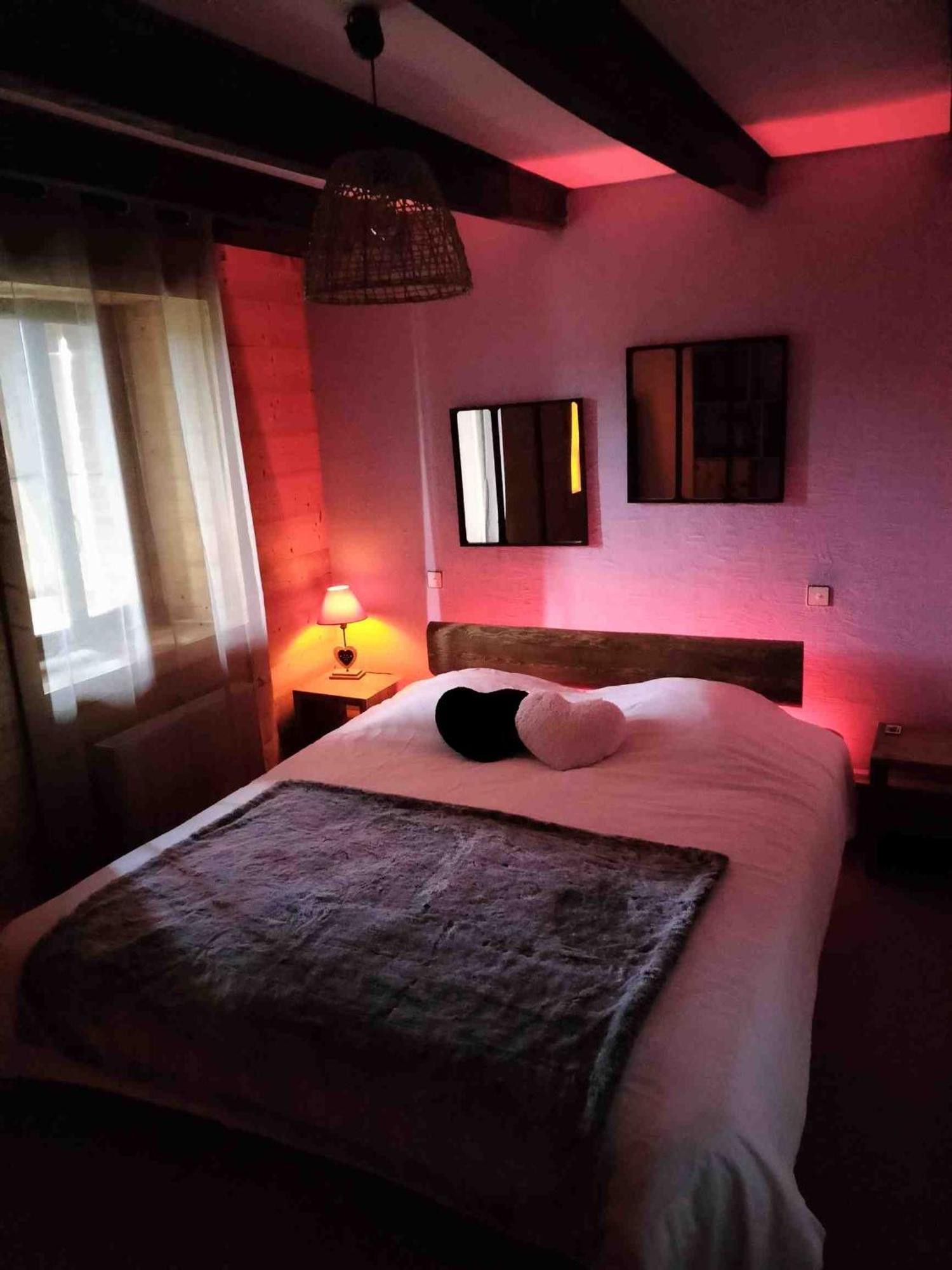 Gite Chambre Spa Prive De L'Ancienne Ferme Vallières Exterior foto